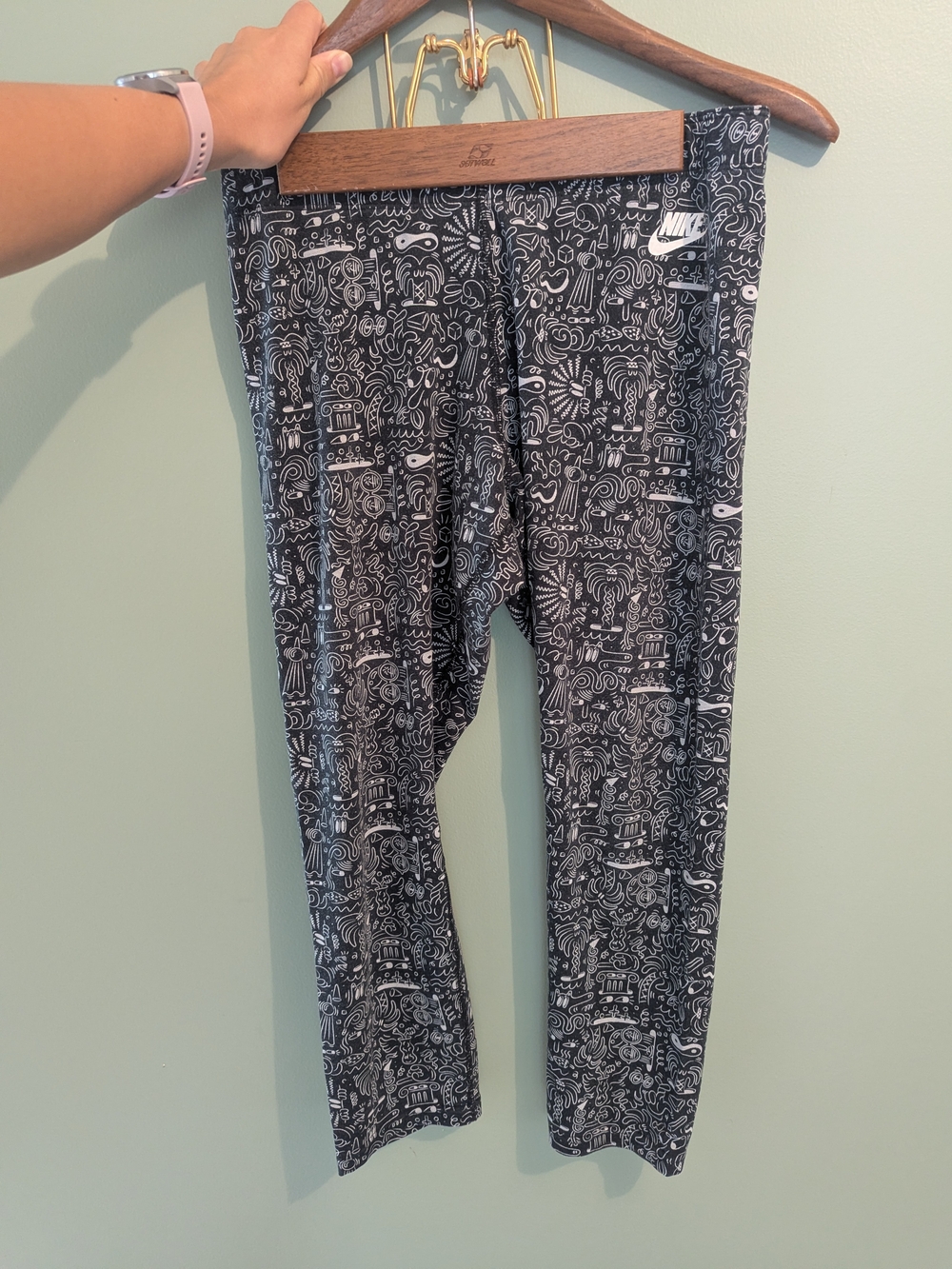 Nike Women's Black & White Doodle Print Leggings Size L Cropped